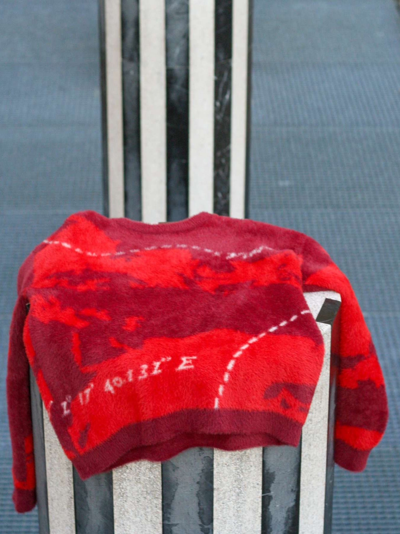 Pull fluffy « le chemin » rouge